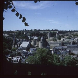 La Boussac. - Le Brégain : château, grange, manoir, portes.