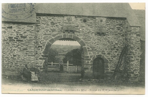 CARENTOIR (Morbihan) - Château du Mur - Porte du XIIe siècle.