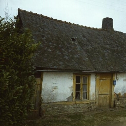 Saint-Jean-sur-Coeusnon. - La ville-en-Bois : maison, colombage, pans de bois, cheminée en clayonnage.