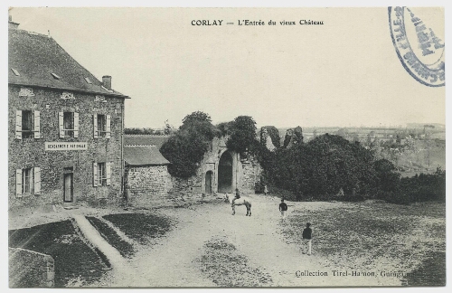 CORLAY. - L'Entrée du vieux Château