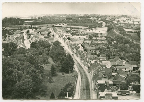 Vue générale aérienne de la Rue principale de Châteauneuf-d'Ille-et-Vilaine.
