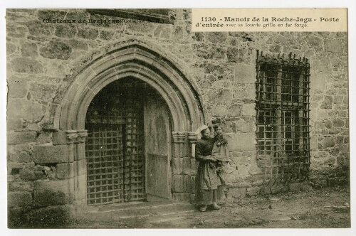 Manoir de la Roche-Jagu - Porte d'entrée avec sa lourde grille en fer forgé.