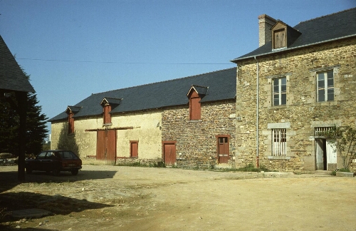 Châtillon-sur-Seiche. - Manoir de La Bintinais : façade, écomusée.