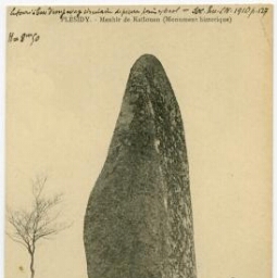 PLESIDY. - Menhir de Kaîlouan (Monument historique)