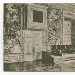 Parlement. - Grand Chambre, Mur avec logia, portes et tapisseries, fauteuils.