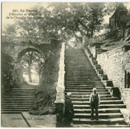 LE FAOUET L' Escalier et le Beffroi de la Chapelle Sainte-Barbe.