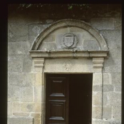 Trébry. - Château de La Touche Trébry : porte.