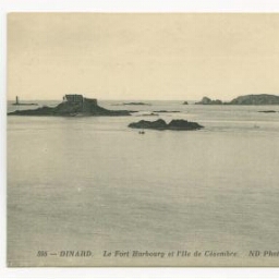 DINARD. Le Fort Harbourg et l'Ile de Césembre.