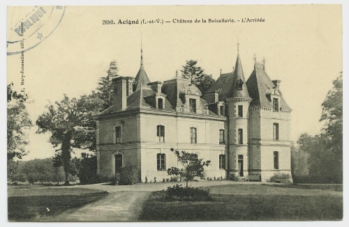Acigné (I.-et-V.). Château de la Boisellerie. L'arrivée.