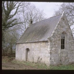 Vieux-Marché. - Manoir de Guernahan Bras : chapelle.