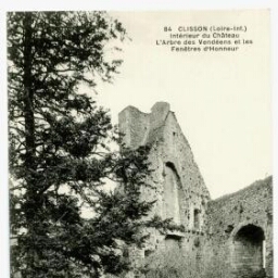 CLISSON (Loire-Inf.) Intérieur du Château L'Arbre des Vendéens et les Fenêtres d'Honneur