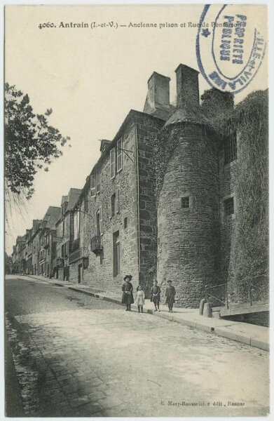 Antrain(I.-et-V.). Ancienne prison et rue de Pontorson.
