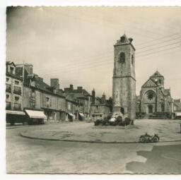 ST-AUBIN-du-CORMIER (I.-et-V.).- La Place - La Vieille Tour et l'Eglise.