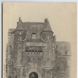 Environs de Ploërmel. - Portail d'entrée du Château de Trécesson.