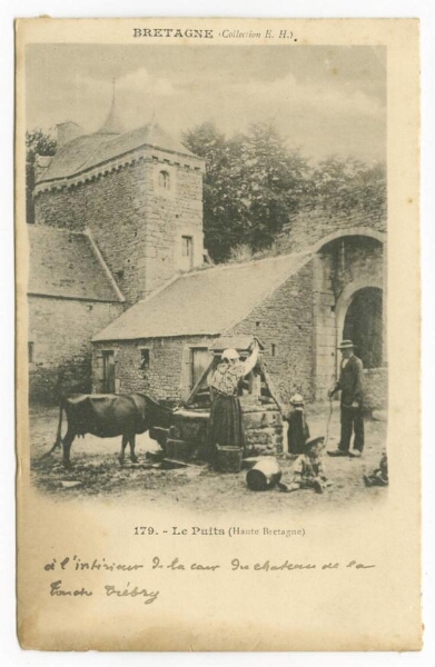 Le PUits (Haute Bretagne)"à l'intérieur de la cour du château de la Touche Trébry"