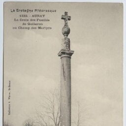 AURAY - La Croix des Fusillés de Quiberon au Champ des Martyrs.