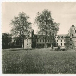 SAINT-BRICE-EN-COGLES (I.-et-V.) Le Château du Rocher-Portail (XVIIè s.)