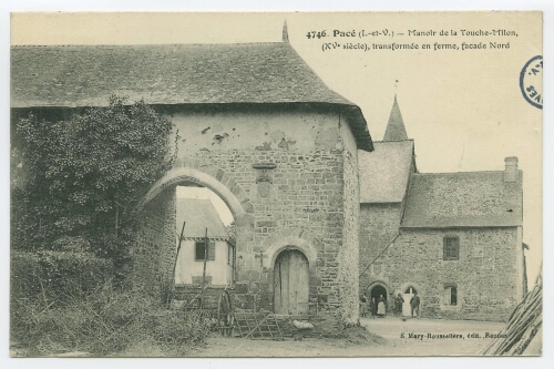 Pacé (I.-et-V.) - Manoir de la Touche-Milon, (XVe siècle), transformé en ferme, façade Nord.