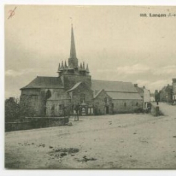 Langon (I.-et-V.) - L'Eglise et la Place.