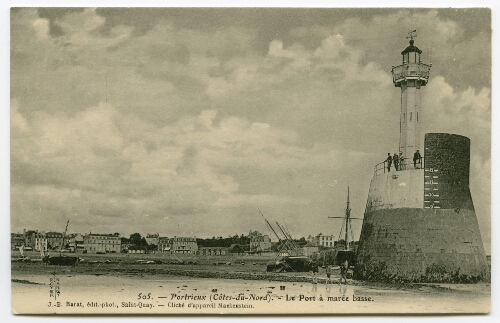 Portrieux Côtes-du-Nord.- Le Port à marée basse.