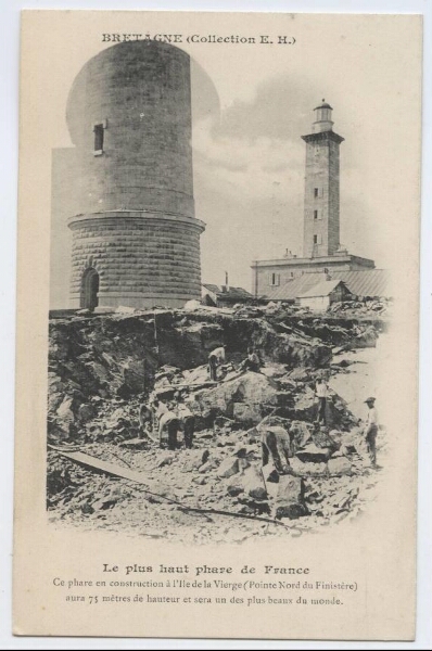 Plouguerneau.- La construction du grand phare de l'Ile Vierge. A l'arrière-plan, le petit phare.
