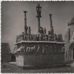 Saint-Jean-Trolimon.- Le calvaire de la chapelle Notre-Dame de Tronoën.