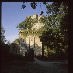 Elven. - Forteresse de Largoët : château fort, donjon.
