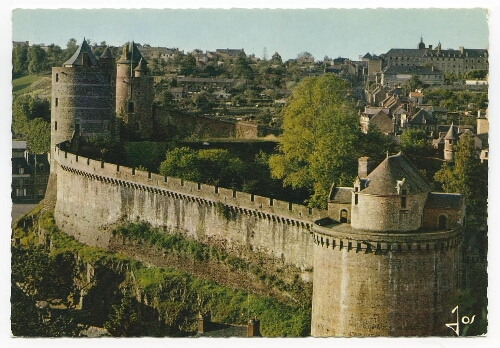 FOUGERES (I.-et-V.) - Vue sur les remparts de la Tour Surienne et de la Tour Mélusine.