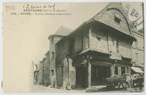 Vitré.- Ancienne hôtellerie et Rue de Paris.