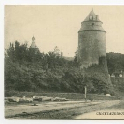 CHATEAUGIRON. - Le Château pris de la Gare.